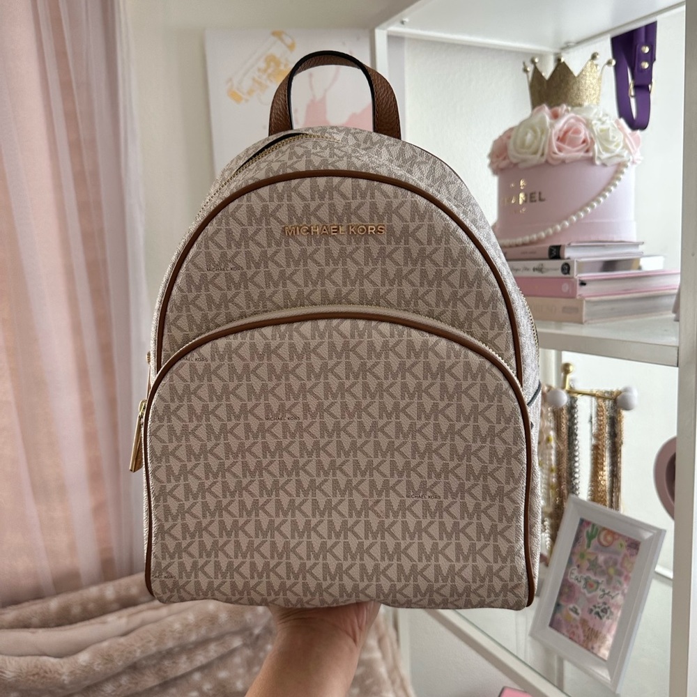 Michael Kors Medium Logo Backpack 🫶🤩